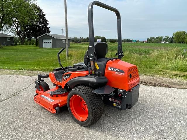 Image of Kubota ZD1211 equipment image 3