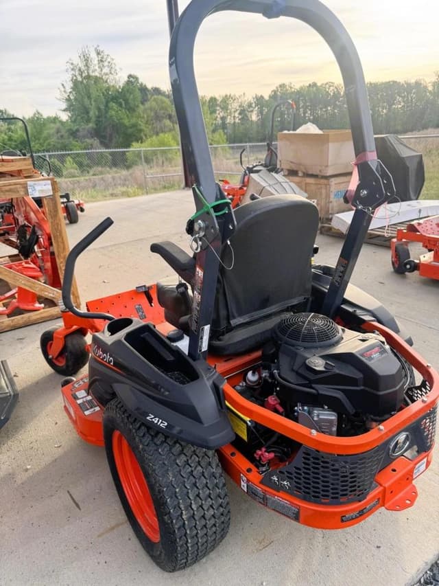 Image of Kubota Z412 equipment image 2