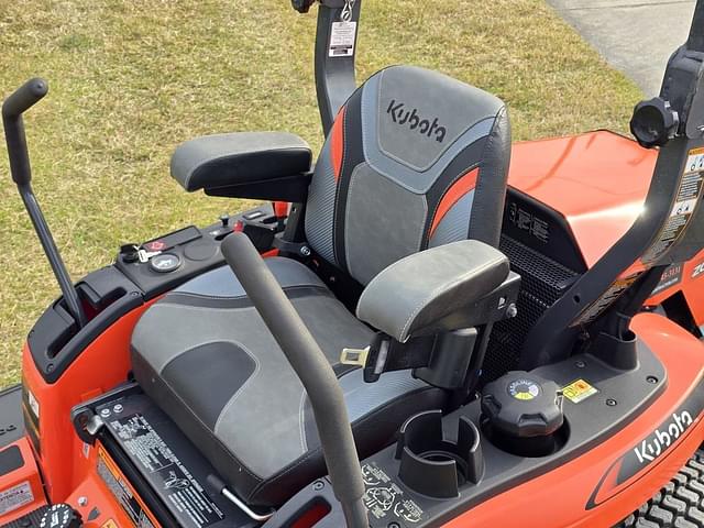 Image of Kubota ZG222 equipment image 4