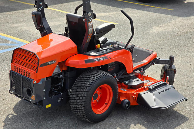 Image of Kubota ZG227 equipment image 4