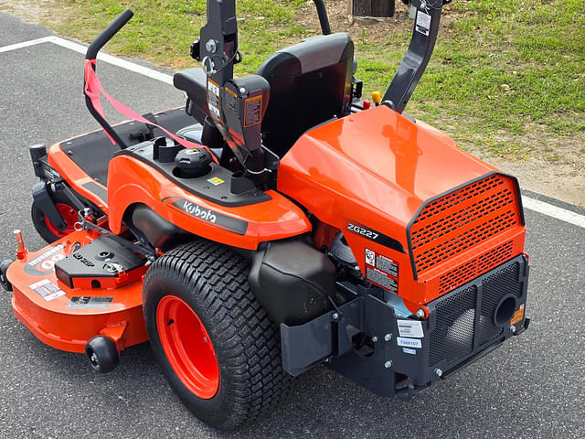 Image of Kubota ZG227 equipment image 3