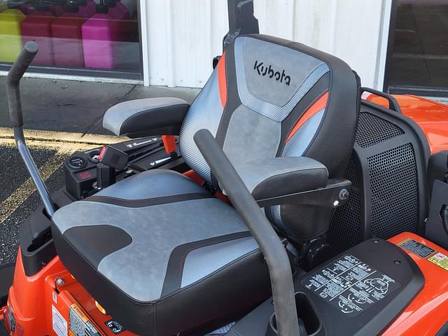 Image of Kubota ZG327 equipment image 4