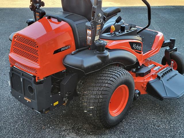 Image of Kubota ZG327 equipment image 2