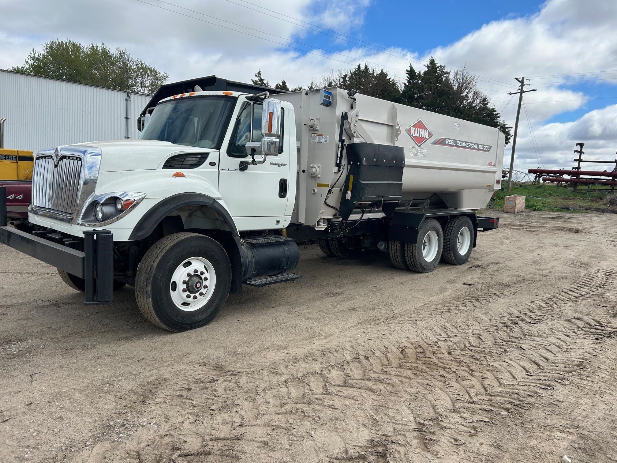 2008 International 7600 Equipment Image0