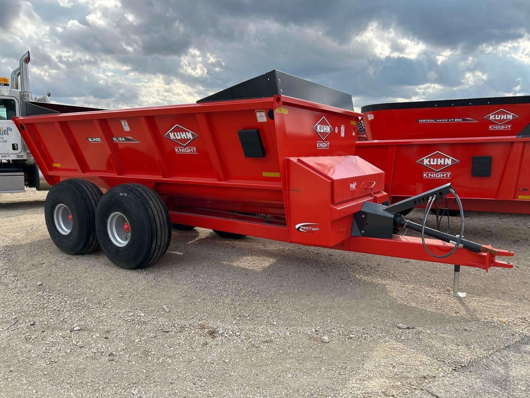 2024 Kuhn Knight SL124 Equipment Image0