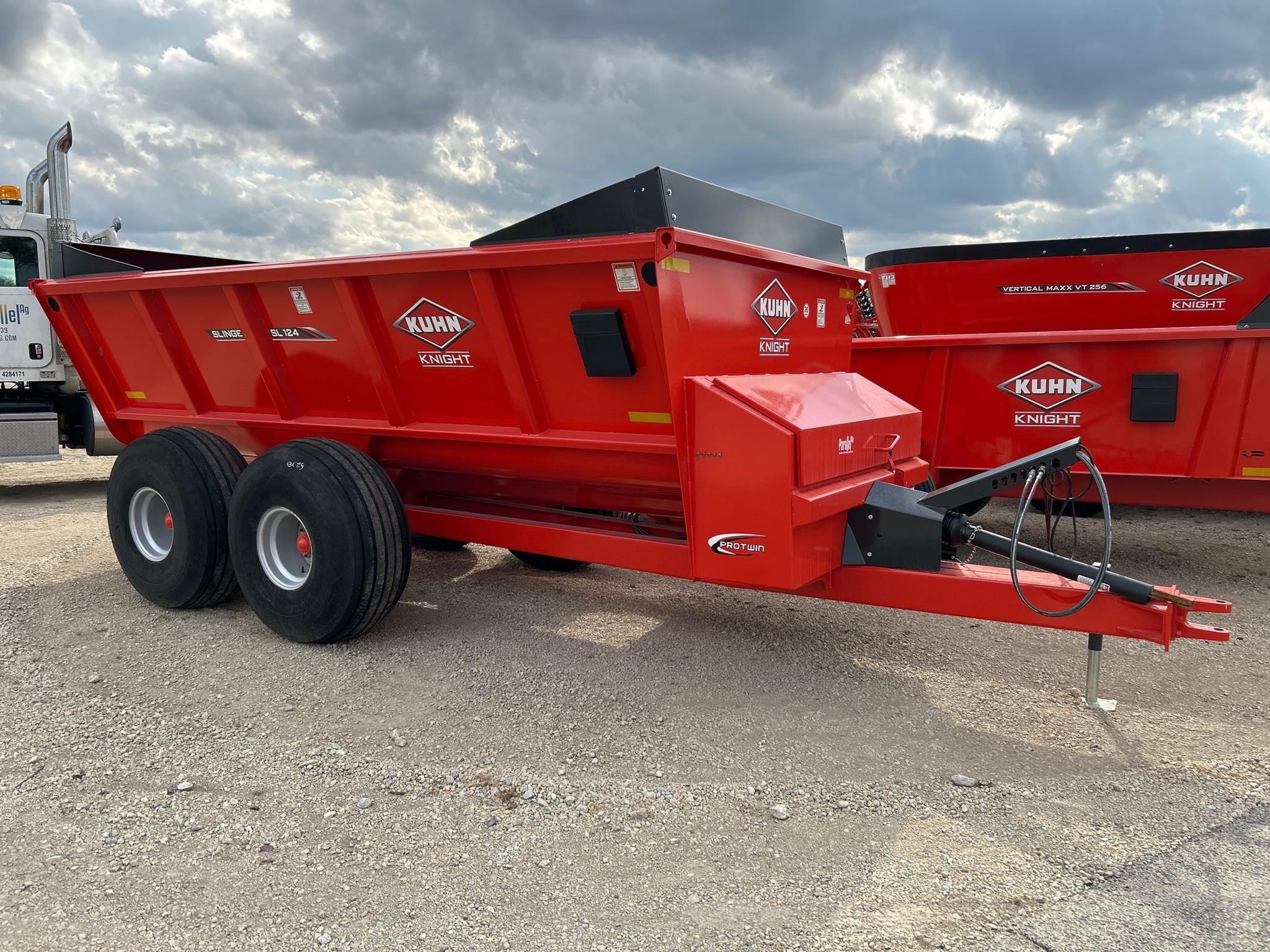 2024 Kuhn Knight SL124 Equipment Image0