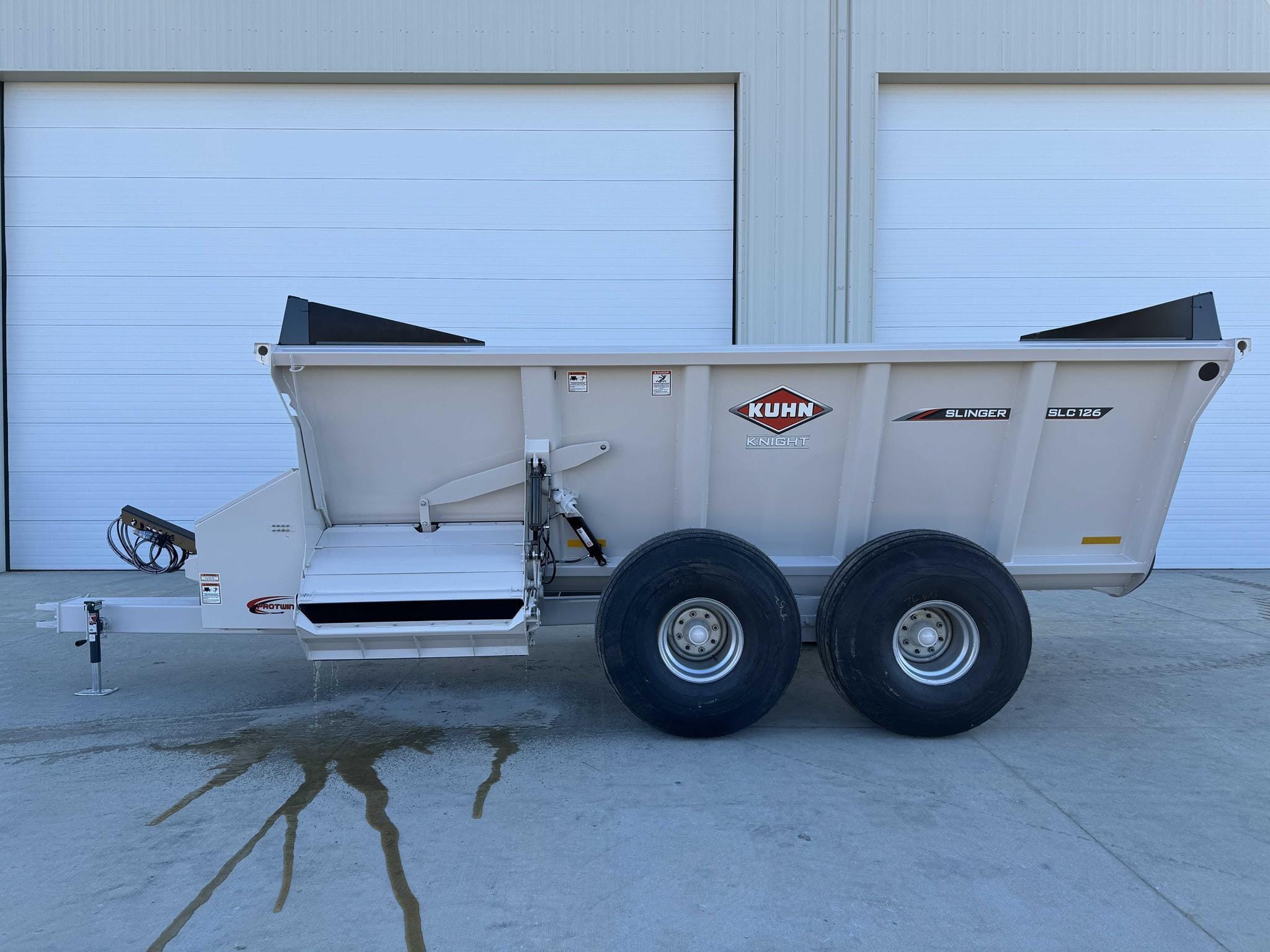 2024 Kuhn Knight SLC126 Equipment Image0