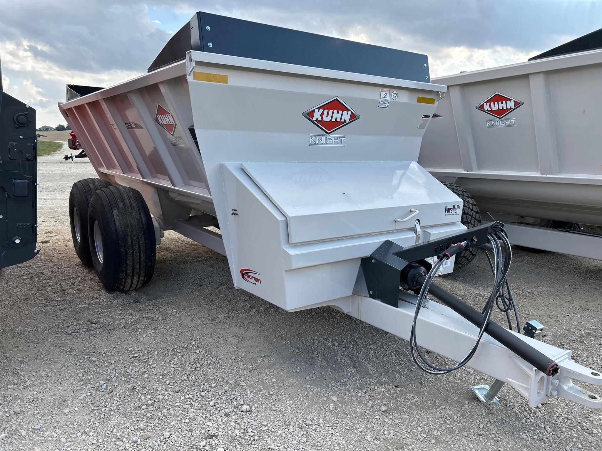 2024 Kuhn Knight SLC126 Equipment Image0