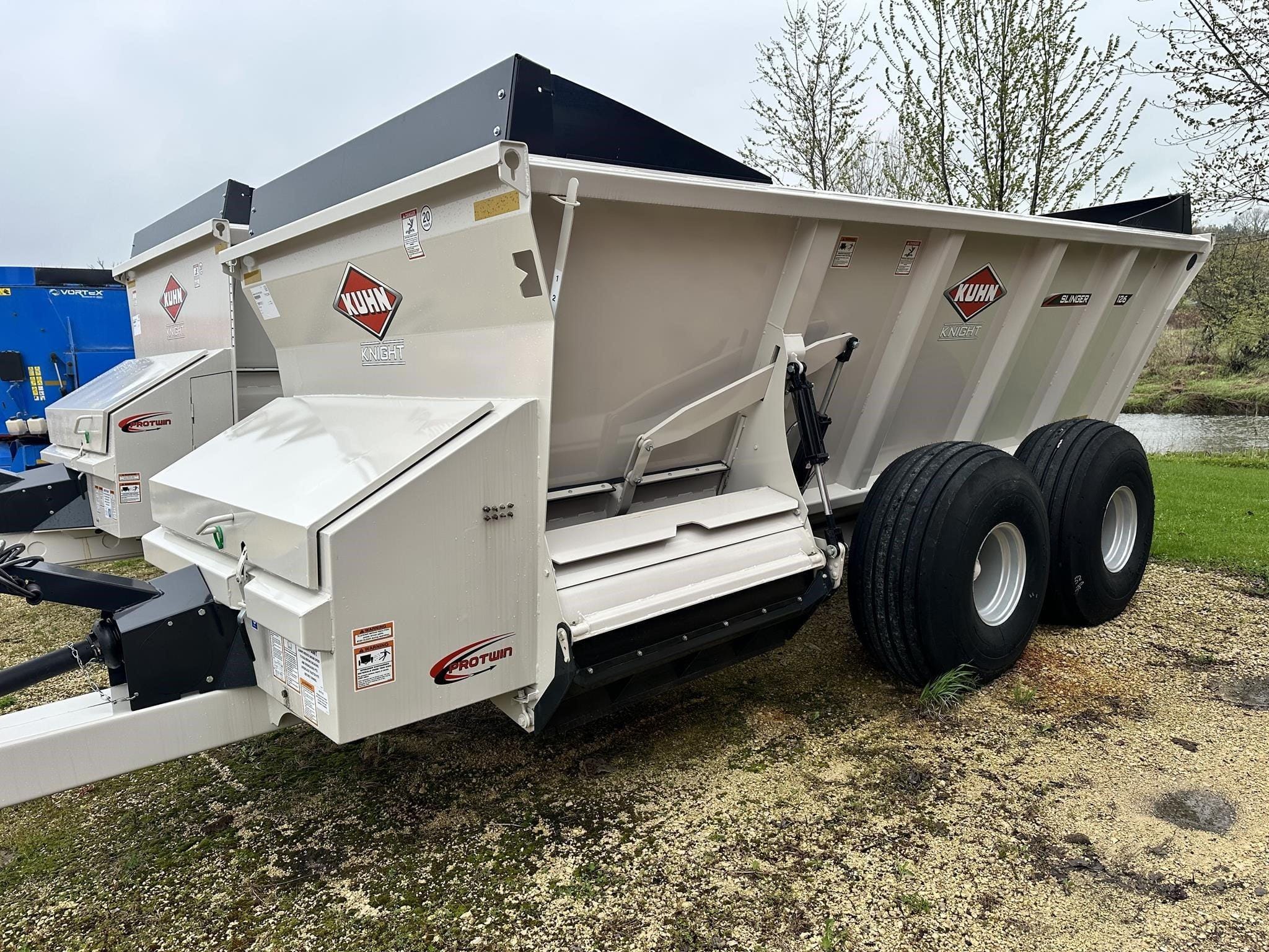 2024 Kuhn Knight SLC126 Equipment Image0