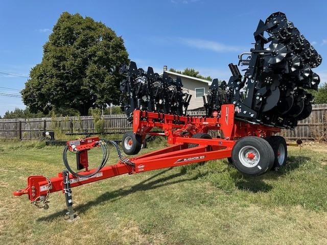 2024 Kuhn Krause Gladiator 1210 Equipment Image0