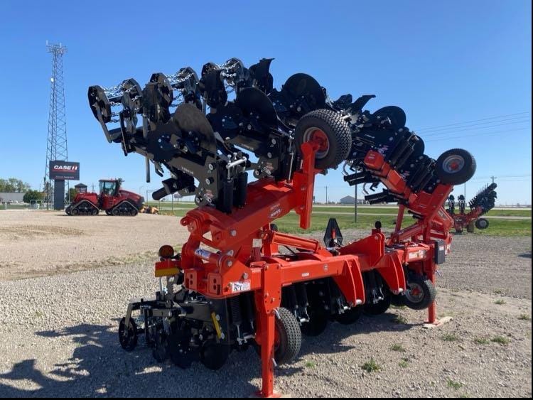 2024 Kuhn Krause Gladiator 1210M Equipment Image0