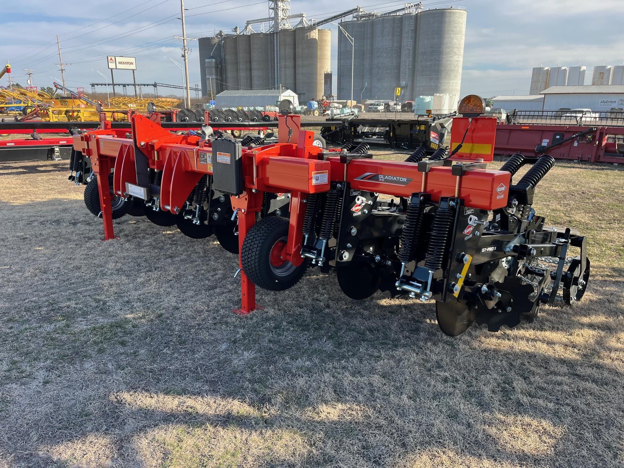 2024 Kuhn Krause Gladiator 1210M Equipment Image0