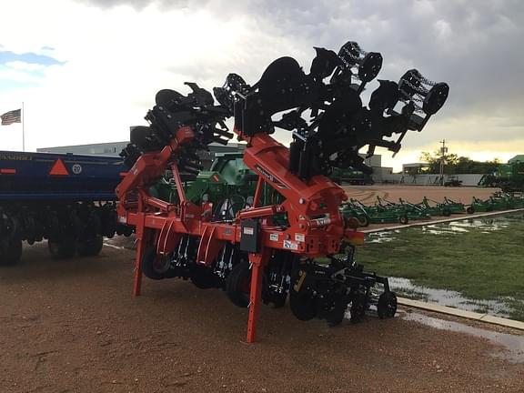 Image of Kuhn Krause Gladiator 1210M equipment image 1