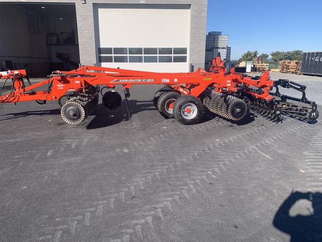 Image of Kuhn Krause Excelerator XT 8010-11 equipment image 2