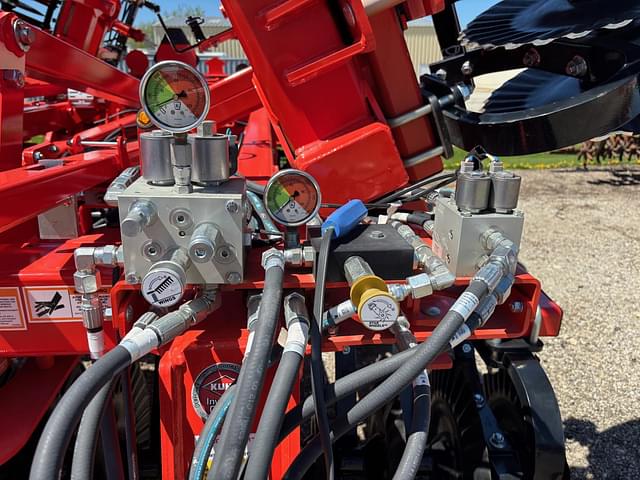 Image of Kuhn Krause Excelerator XT 8010 equipment image 3