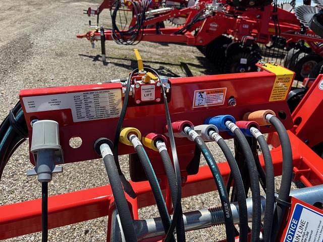 Image of Kuhn Krause Excelerator XT 8010 equipment image 2