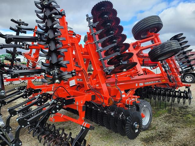 Image of Kuhn Krause Excelerator XT 8010 equipment image 4