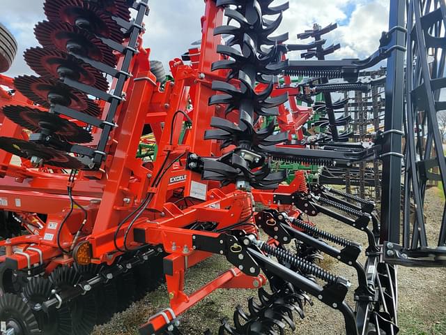 Image of Kuhn Krause Excelerator XT 8010 equipment image 3