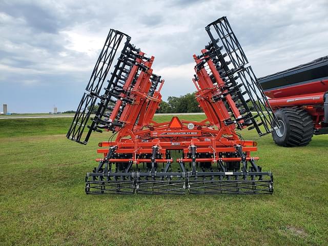 Image of Kuhn Krause Excelerator XT 8010 equipment image 3