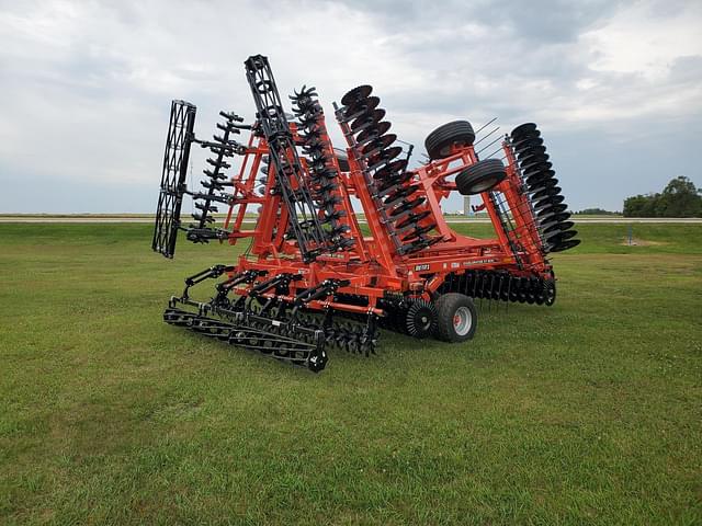 Image of Kuhn Krause Excelerator XT 8010 equipment image 4