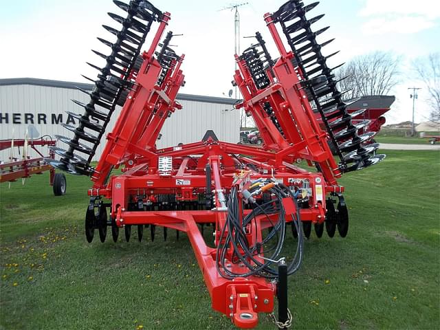 Image of Kuhn Krause Excelerator XT 8010 equipment image 2