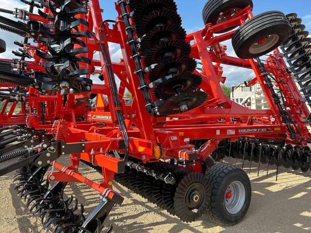 Image of Kuhn Krause Excelerator XT 8010 equipment image 1