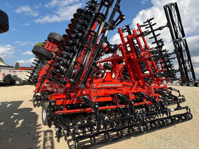 Image of Kuhn Krause Excelerator XT 8010 equipment image 4