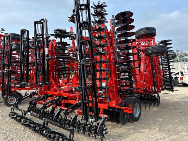 Image of Kuhn Krause Excelerator XT 8010 equipment image 2
