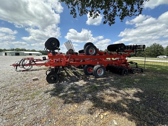 Image of Kuhn Krause Excelerator XT 8010 equipment image 1