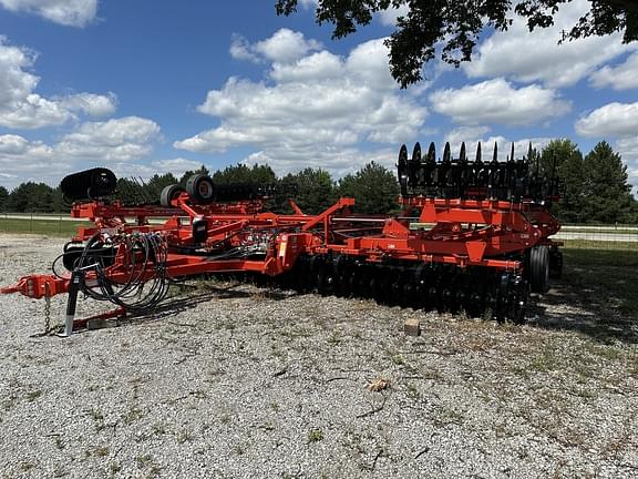 Image of Kuhn Krause Excelerator XT 8010 equipment image 2