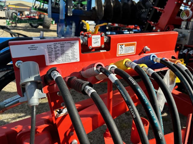 Image of Kuhn Krause Interceptor 8055 equipment image 1