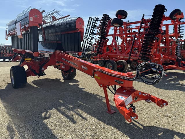 Image of Kuhn Merge-Maxx MM890 equipment image 3