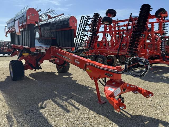 Image of Kuhn Merge-Maxx MM890 equipment image 3