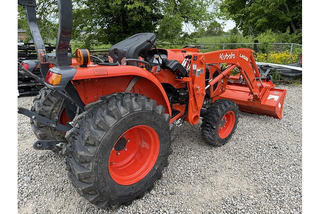Image of Kubota L3902HST equipment image 4