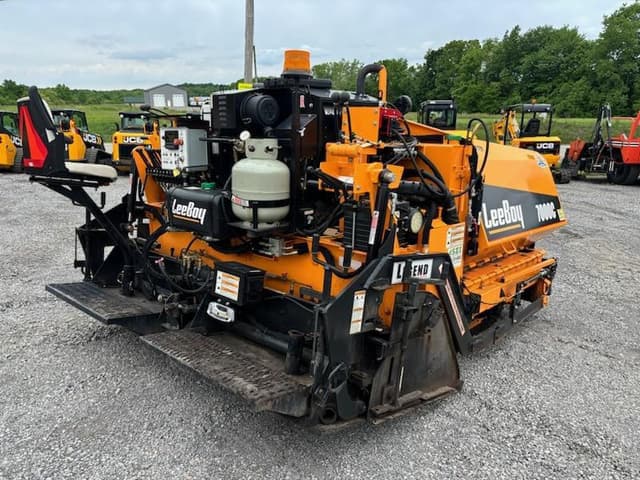 Image of LeeBoy 7000C equipment image 3