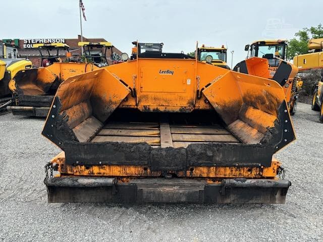 Image of LeeBoy 7000C equipment image 1