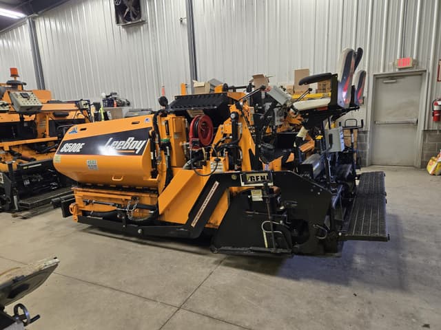 Image of LeeBoy 8500 equipment image 3