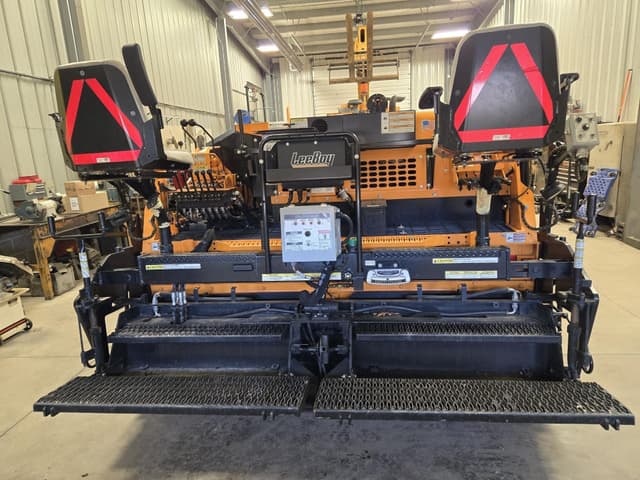Image of LeeBoy 8500E equipment image 4