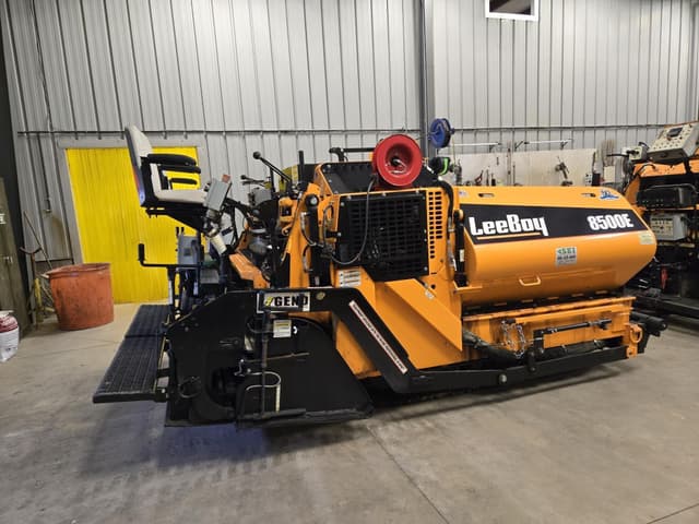 Image of LeeBoy 8500E equipment image 2