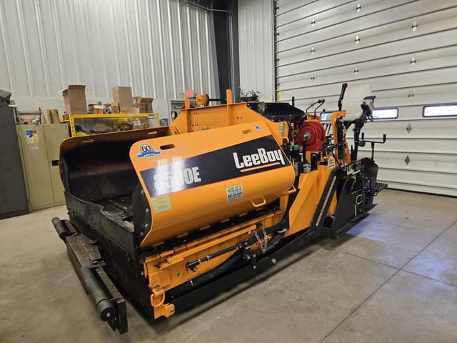 Image of LeeBoy 8500 equipment image 1