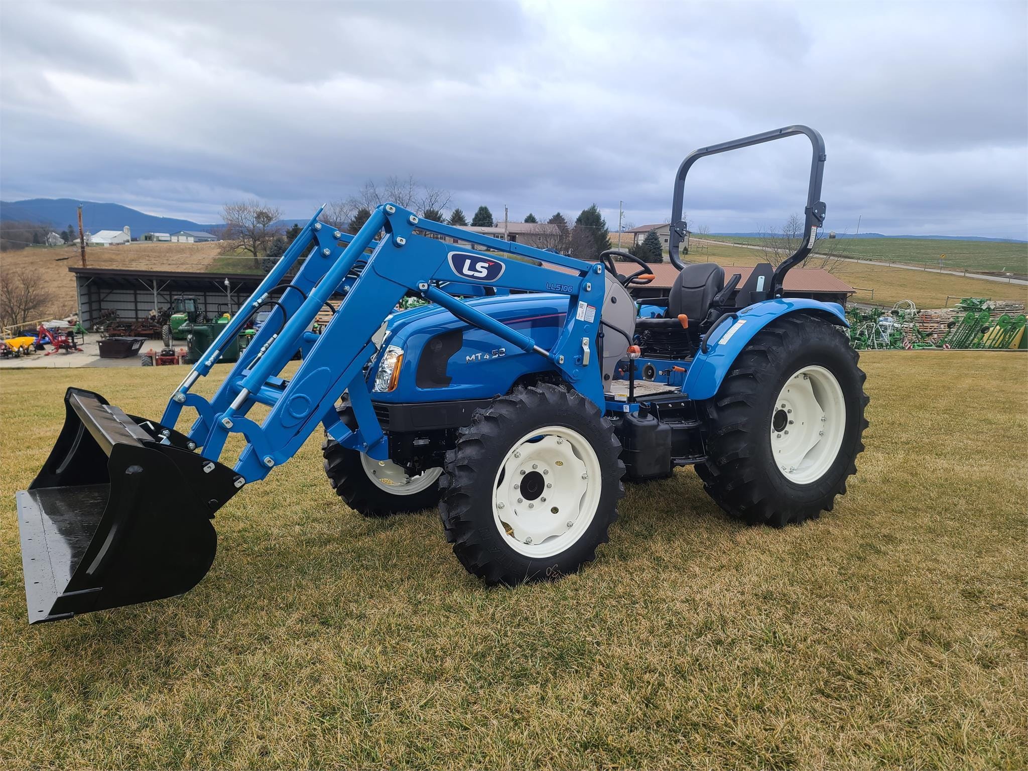 2024 LS MT458 Equipment Image0