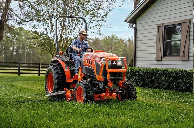 Image of Kubota LX2610HSD equipment image 3