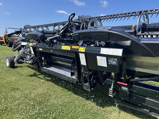 Image of MacDon FD235 equipment image 2