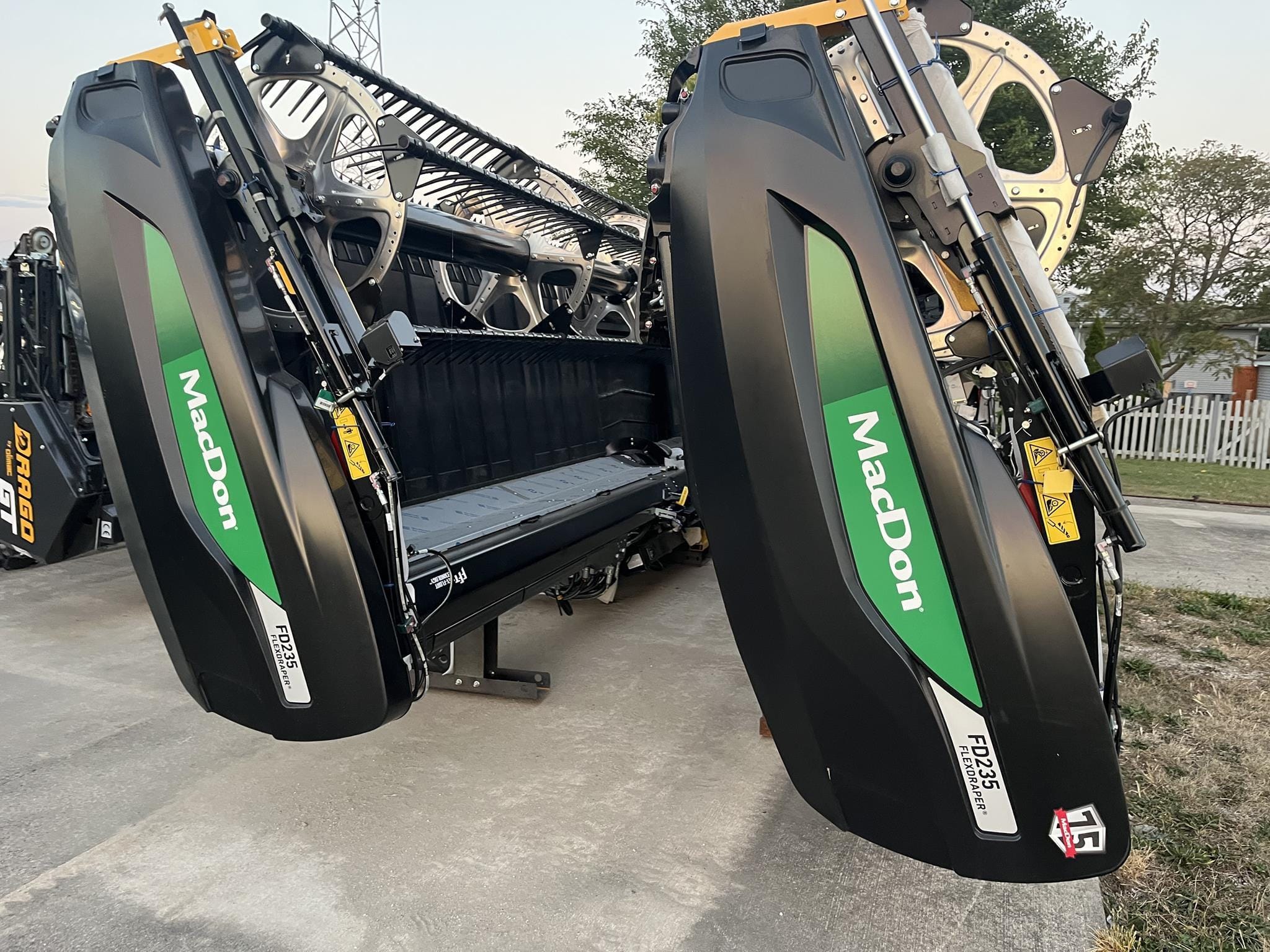 Main image MacDon FD235