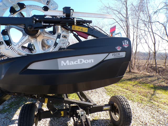 Image of MacDon FD235 equipment image 4