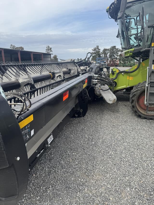 Image of MacDon FD240 equipment image 2