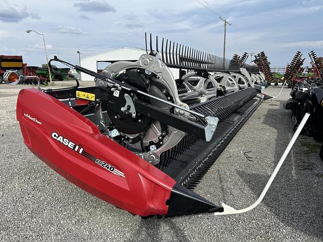 Image of MacDon FD240 equipment image 4