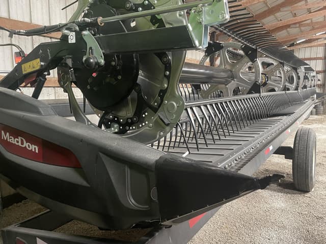 Image of MacDon FD240 equipment image 4