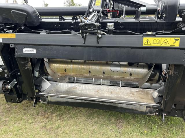 Image of MacDon FD240 equipment image 3