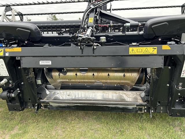 Image of MacDon FD240 equipment image 4